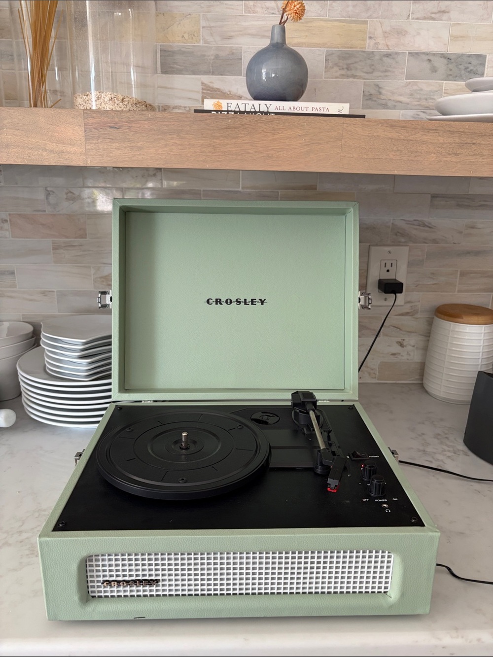CROSLEY voyager mint green leather portable vinyl record player